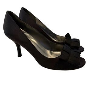 STUART WEITZMAN Women’s GIGIRITZ Black Satin Ruffle Peep Toe Heels Pumps Sz 8